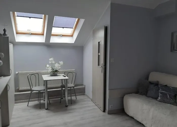 Goscinne Biura Turystycznego Kris *